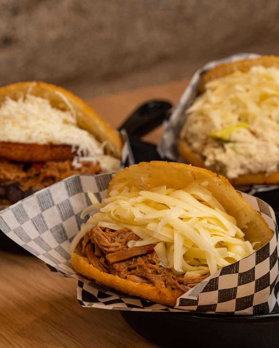 Surtido de arepas rellenas
