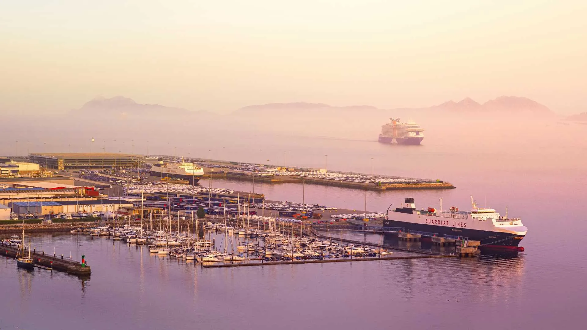El puerto de Vigo al atardecer